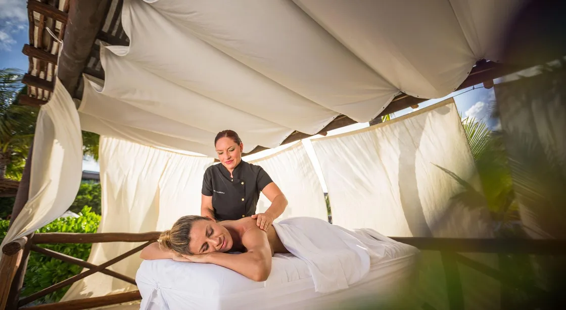 BlueBay Grand Esmeralda Spa